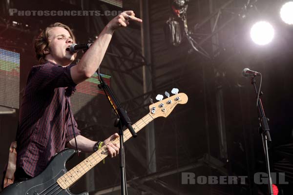 PALMA VIOLETS - 2013-07-18 - PARIS - Parvis de l'Hotel de Ville - Chilli Jesson